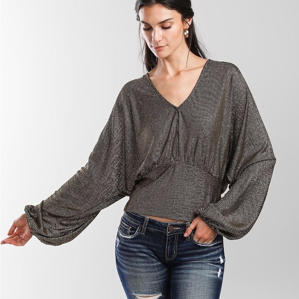 Red by BKE Gold & Black Shimmery Metallic Top with Flowy Sleeves